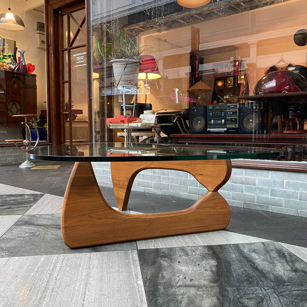 Noguchi table