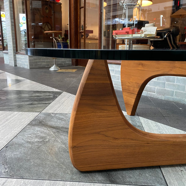 Noguchi table