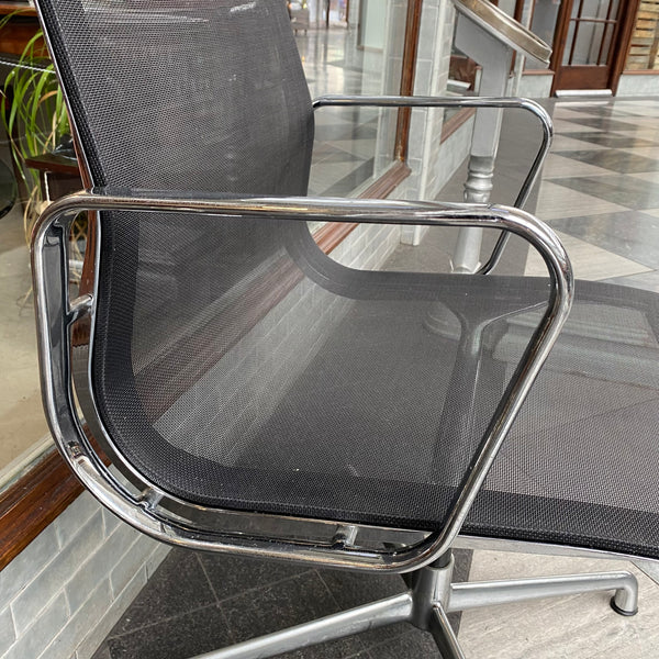 Charles Eames classic mesh office chair