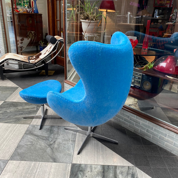Arne Jacobsen egg chair & ottoman