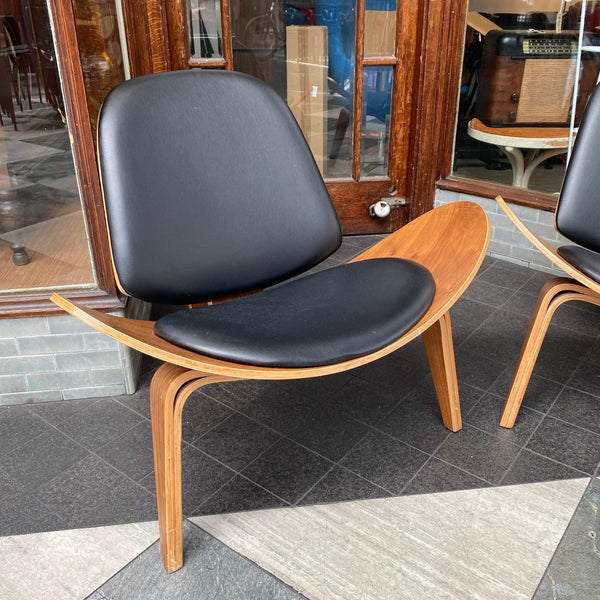 Hans Wegner shell chair