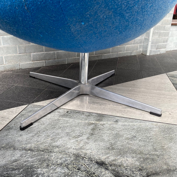 Arne Jacobsen egg chair & ottoman