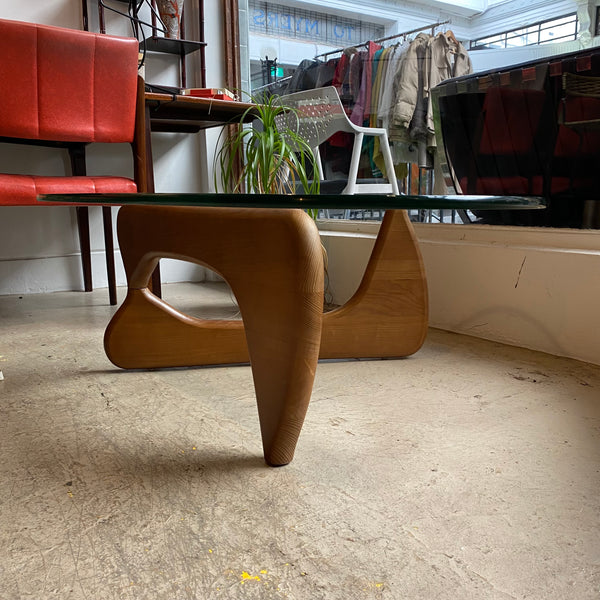 Noguchi table