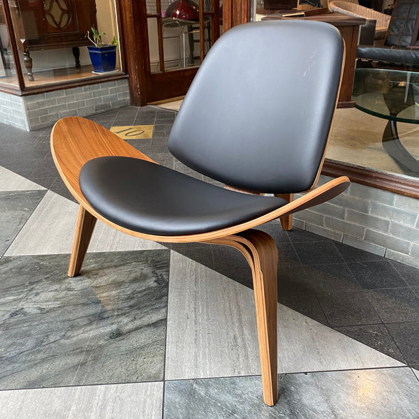 Hans Wegner shell chair