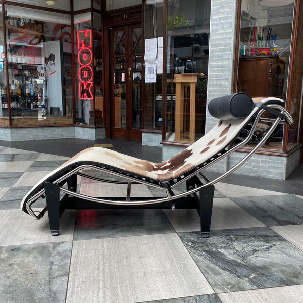 Le Corbusier LC4 Chaise Longue  - rare cow hide covering