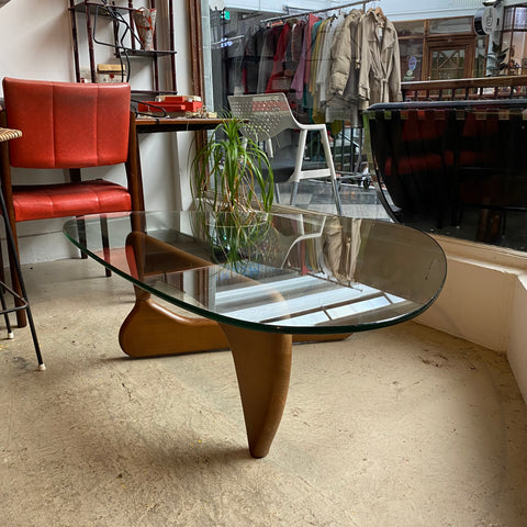 Noguchi table