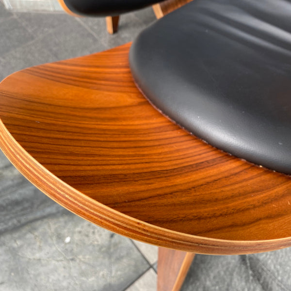 Hans Wegner shell chair