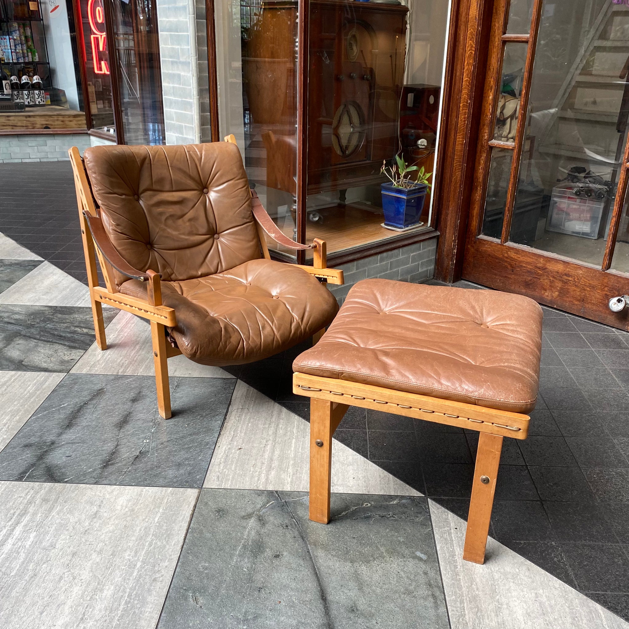 1970s Tessa T8 chair & Ottoman