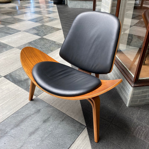 Hans Wegner shell chair
