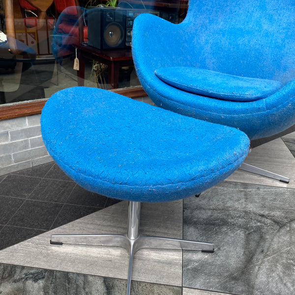 Arne Jacobsen egg chair & ottoman