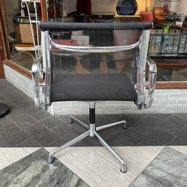 Charles Eames classic mesh office chair