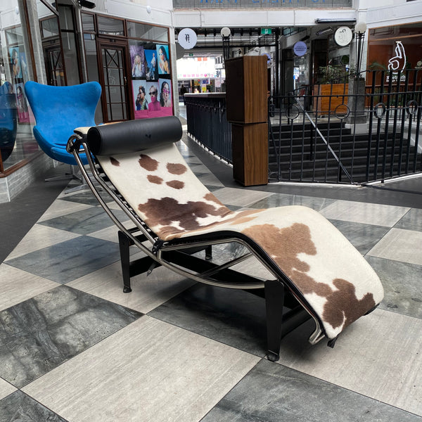 Le Corbusier LC4 Chaise Longue  - rare cow hide covering