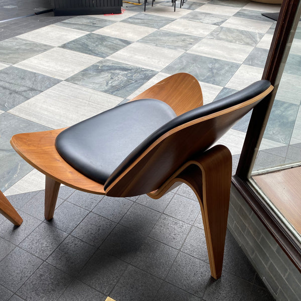 Hans Wegner shell chair