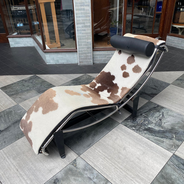 Le Corbusier LC4 Chaise Longue  - rare cow hide covering